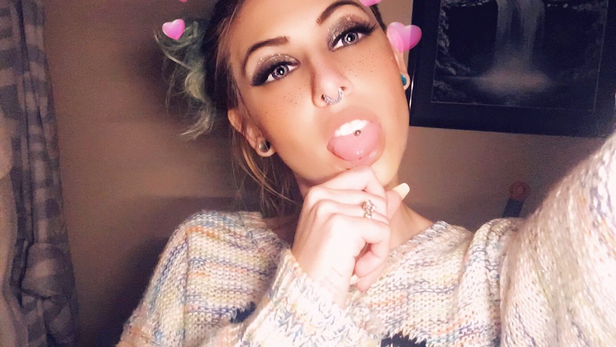 miss__insanity's tweet photo. I almost didn't make it to 2018, but here we are, 5.5 months in... I'm 25, gaining weight, i co-own a company, &amp; i'm in a happy and healthy relationship. #canonlygoup #whatsrockbottom? #depressioncansuckmyclit #iwonbitches https://t.co/qarPZt8ZSY