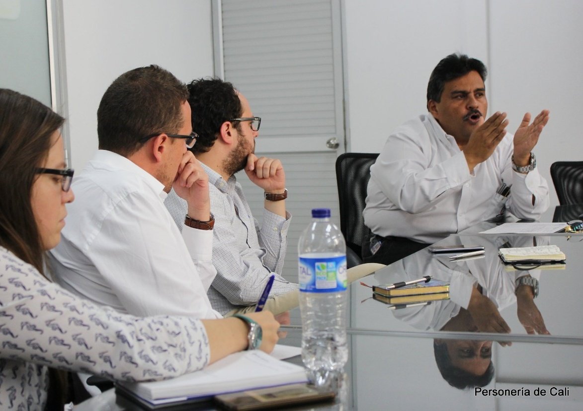 personeriacali's tweet photo. En Reunión con #Inpec #Uspec y @MinjusticiaCo se establecieron los primeros acuerdos para la suscripción de un 'Convenio Marco' entre los entes involucrados, que permita mejorar las condiciones de infraestructura física de la Cárcel de Villahermosa. 
@TwiterosCali @adncali https://t.co/l0eIaNxa5d