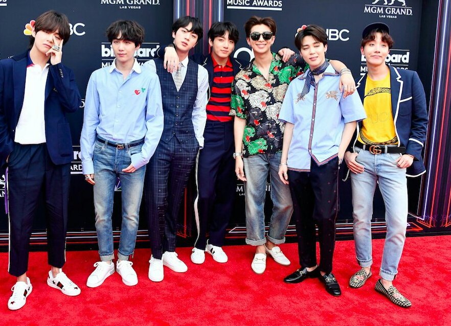 MTVChoices's tweet photo. Desafío a cada Fans de @BTS_twt
 
-Dar RT✅
-Comentar 25 veces ✅
#PremiosMTVMiaw
#MTVLAKPOPBTS

700 Rts y 700 Comentarios ✅ https://t.co/FerRMOFvFc