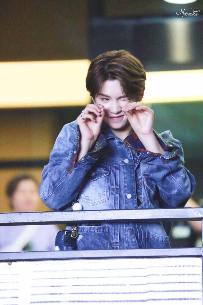 softlynong's tweet photo. Chengstin au!
In which Justin Huang is the youngest son of a prestigious family who has many people after his life. So, Fan Chengcheng, a skilled bodyguard was hired to protect him with his life. Except, Justin is the most mischievious boy Chengcheng will ever meet ; https://t.co/1Wr7oktDEc