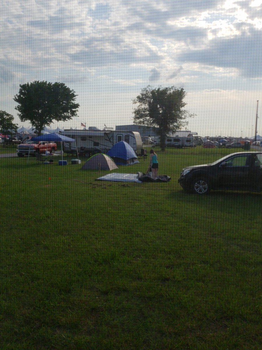 SteelCamper's tweet photo. At @Rocklahoma watching a couple put together their campsite. Bets are being made about how they will proceed... will they put a tent up next or is this the beginning of the tailgate area? #TheChancesArePrettyGood it's a tent, but you never know... https://t.co/HkCsRKSmNC