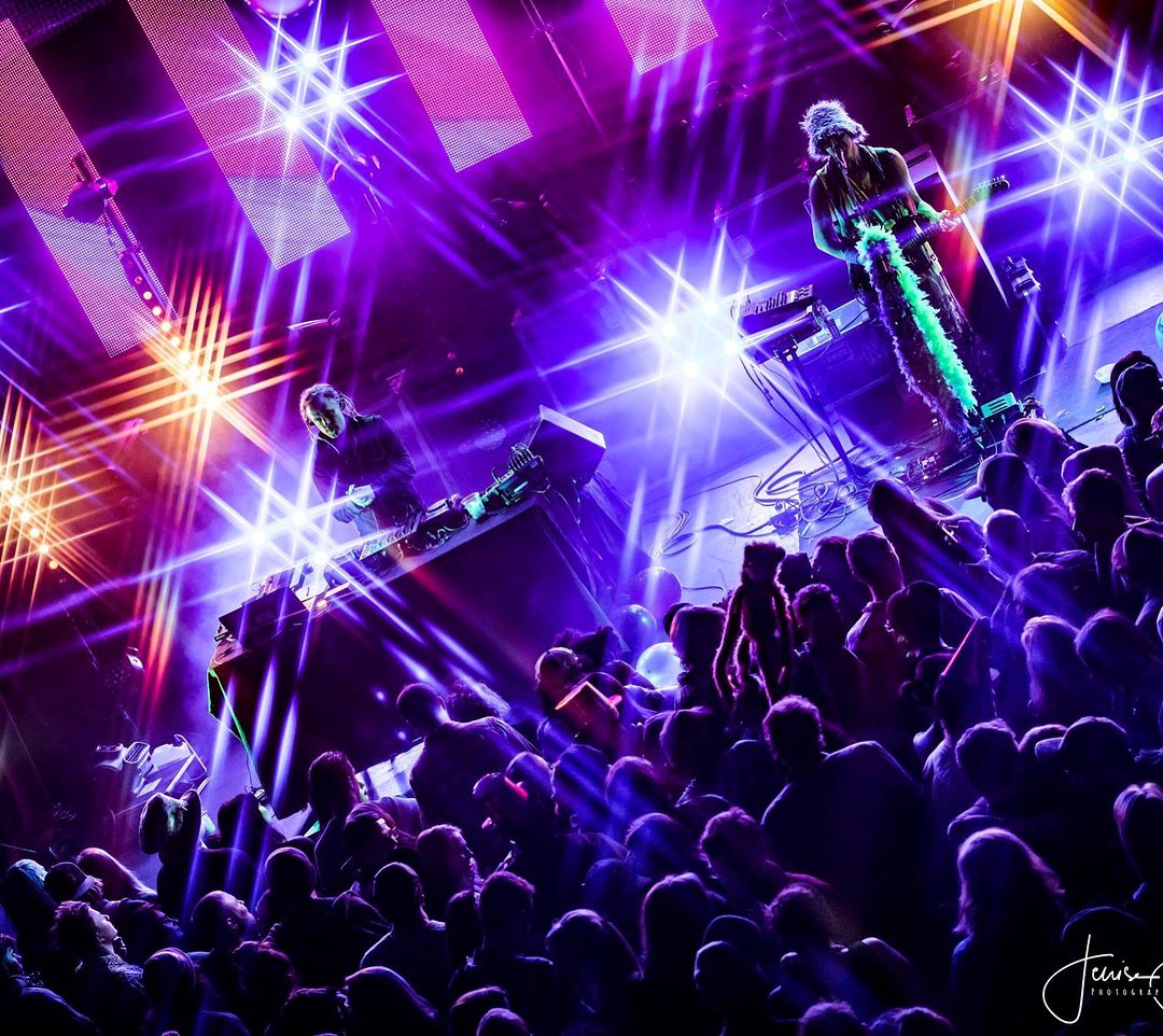 ssbdfest's tweet image. Raise your hand if you're a @thisisBoomBox fan!! 🙋🙋‍♂️ Don't miss your chance to see them at the FIRST EVER Same Same But Different Festival! 🎸

We still have a handful of Founder's Passes left, buy yours today at ssbdfest.com/tickets/! 👍

#SSBDfest #MusicFestival #Music