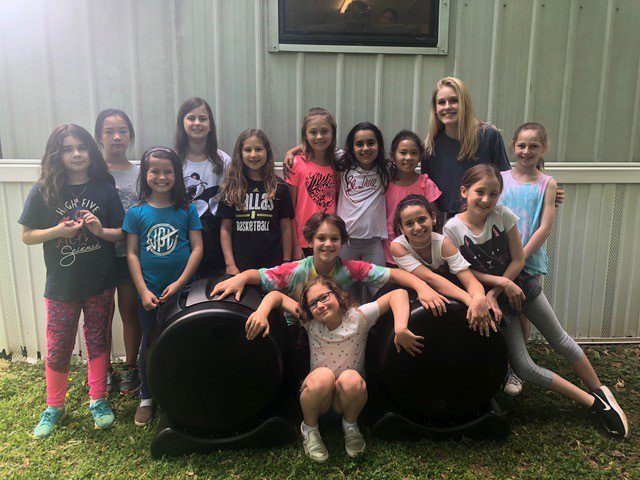 ASFS_VandP's tweet photo. Caught in the act of Volunteering! Yorktown HS student, Taylor Sieverling, former ASFS student, partnered with ASFS 4th Grade Girl Scouts on a Composting Project for her Gold Apple Scout certification. Shout out to Taylor! #APSVolunteerStrong #ASFSrocks https://t.co/mCxFABZz2D