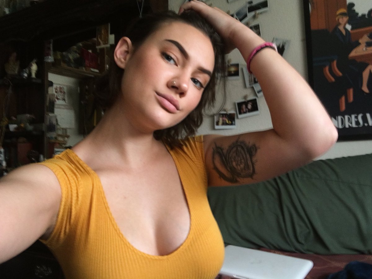 SomeWhiteGirl_'s tweet photo. 🌞 https://t.co/bji472q8HB