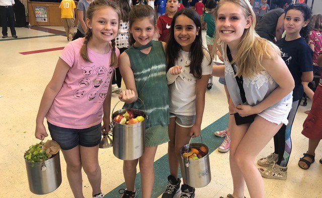 ASFS_VandP's tweet photo. Caught in the act of Volunteering! Yorktown HS student, Taylor Sieverling, former ASFS student, partnered with ASFS 4th Grade Girl Scouts on a Composting Project for her Gold Apple Scout certification. Shout out to Taylor! #APSVolunteerStrong #ASFSrocks https://t.co/mCxFABZz2D
