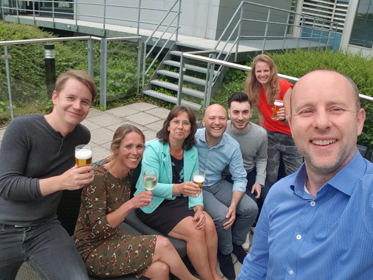 ArmandFM's tweet photo. Laatste werkdag met o.a. deze toppers @ABNAMRO namens @strategiemakers bij afdeling #customerexperience met als motto ‘Behoeften klant op nr 1’ https://t.co/h81RhxukCy