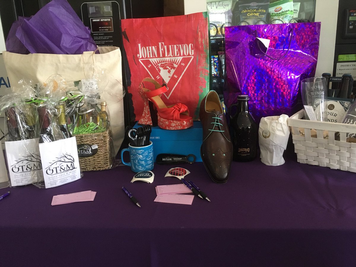 BCSchizophrenia's tweet photo. Thank you to all the donors and sponsors for tonight’s event #ReMind2018 to celebrate those successfully living with #schizophrenia and #psychosis. #supportsz #nspad18 @LundbeckCAN https://t.co/hUoxmn3E43