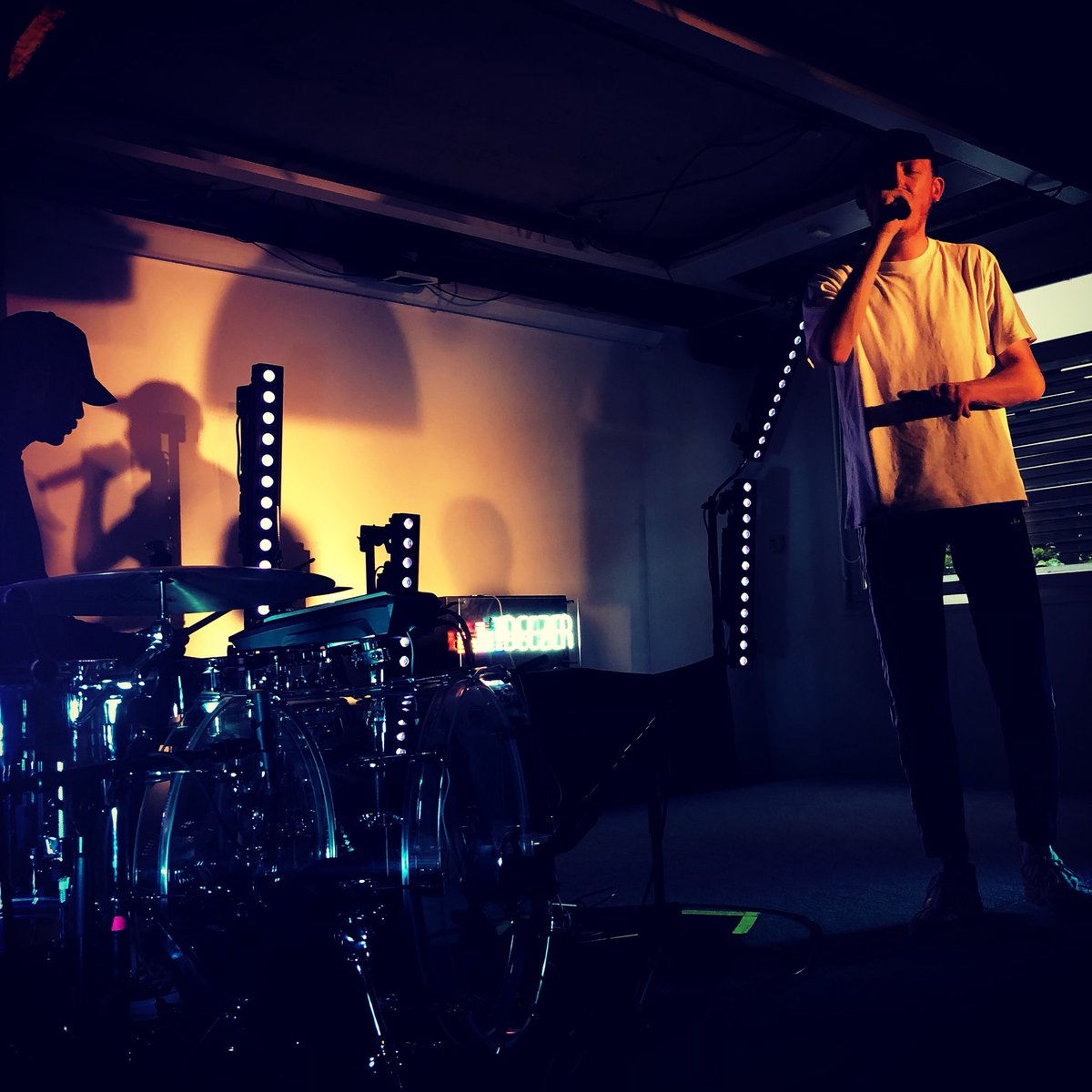 elsa_bat's tweet photo. .@eddydepretto en showcase ultra privé chez @DeezerFR 👌🙏 #deezervip https://t.co/iE8tXxzoVS