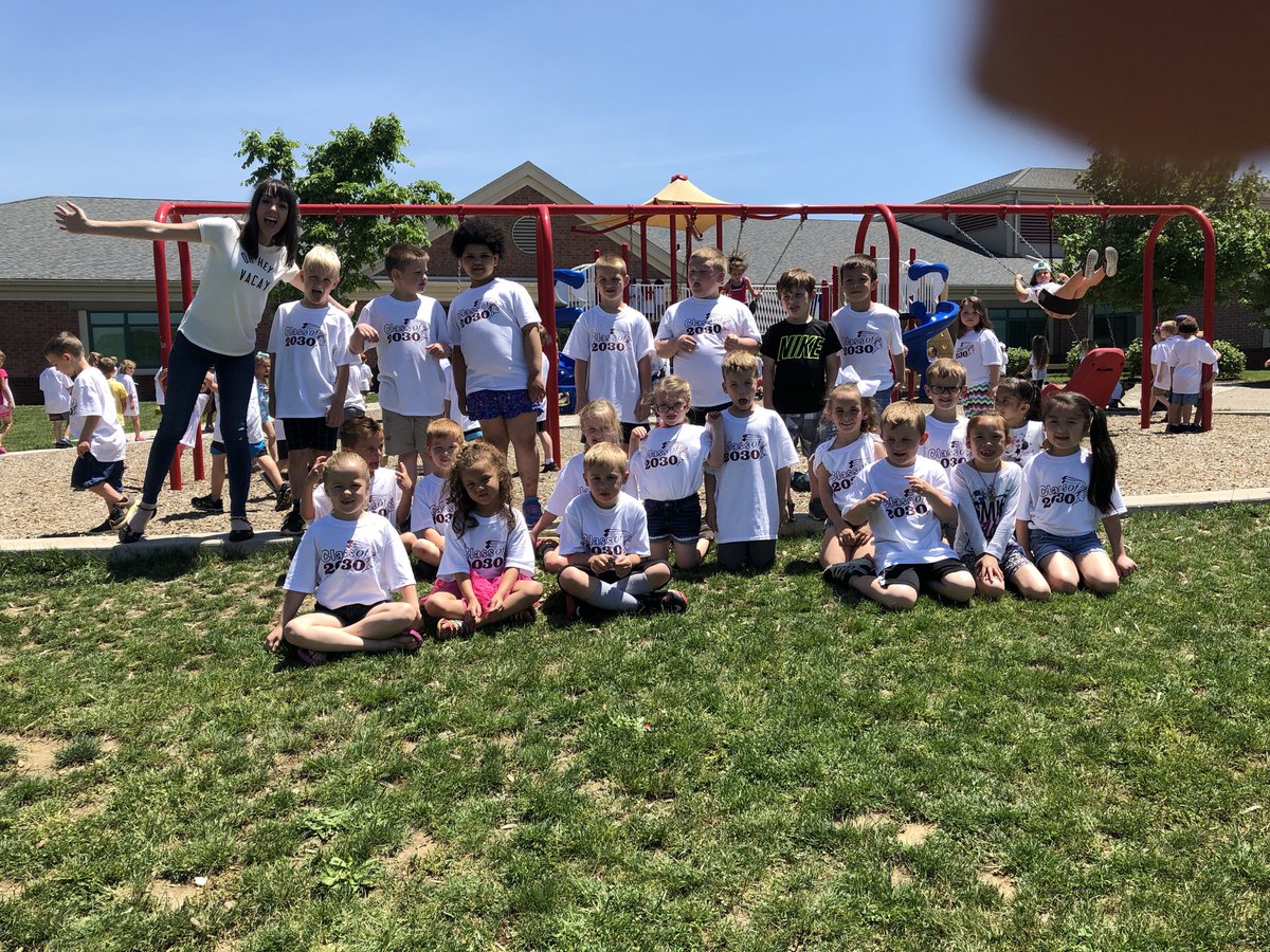 msgaruccio's tweet photo. What a fun and emotional last day! I couldn’t love them anymore! ❤️Thank you for another great year in kindergarten! #bowman #kdg #summervacation https://t.co/t3YBgLnDde