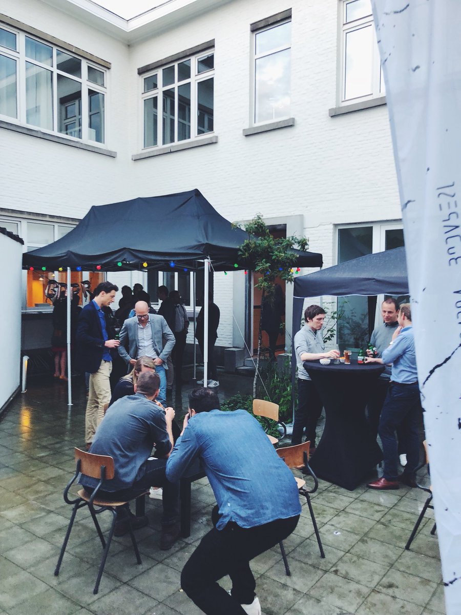 DOBBELAEREW's tweet photo. Onweer voorbij = gezelligheid 🚀! #GDPRdrink https://t.co/kH14ncGVcr