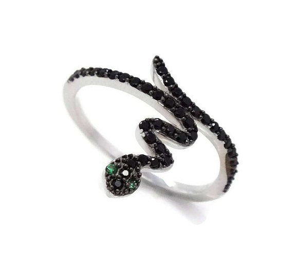 gold_steph's tweet photo. Do you have a man in your life who has a love for #reptiles? 🐍This #sterlingsilver #snake ring would be the perfect #gift for him this #FathersDay. Encrusted with black &amp; green #cubiczirconia stones, this gem is a true beauty. You can find it here 👉https://t.co/uRPpJnmRJu https://t.co/ZZk1UMeY8N