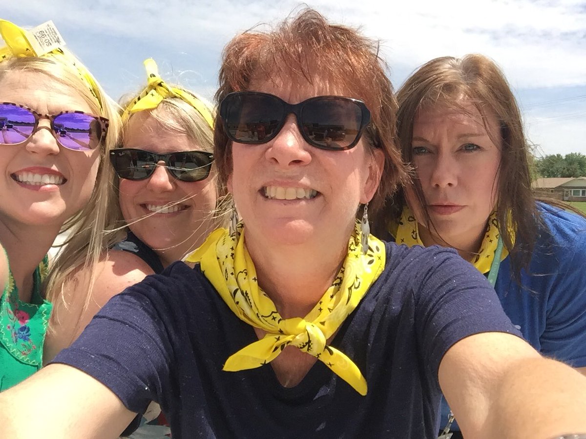 JanetJdobbins's tweet photo. Bike riding #GIStarr https://t.co/igNMWGTlPL