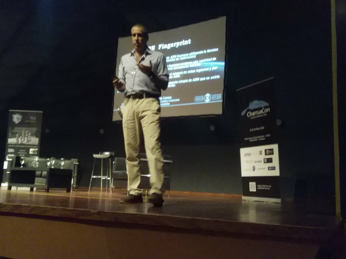 CharruaCon's tweet photo. Penúltima charla de esta jornada. Manuel de Campos. Juez argentino nos habla de base de datos de ADN. #charruacon2018. https://t.co/DE371Prv5a