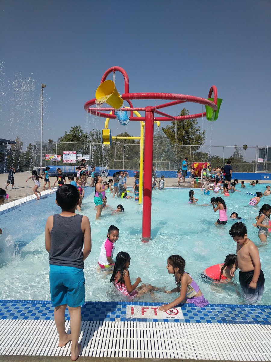 Shoemaker_Class's tweet photo. Had a great day celebrating the students who had Perfect Attendence this year at the Porterville City Pool. K-2 having some fun in the sun! 🏊💦 @BurtonSchools #bsdproud https://t.co/maLaLBbVZA