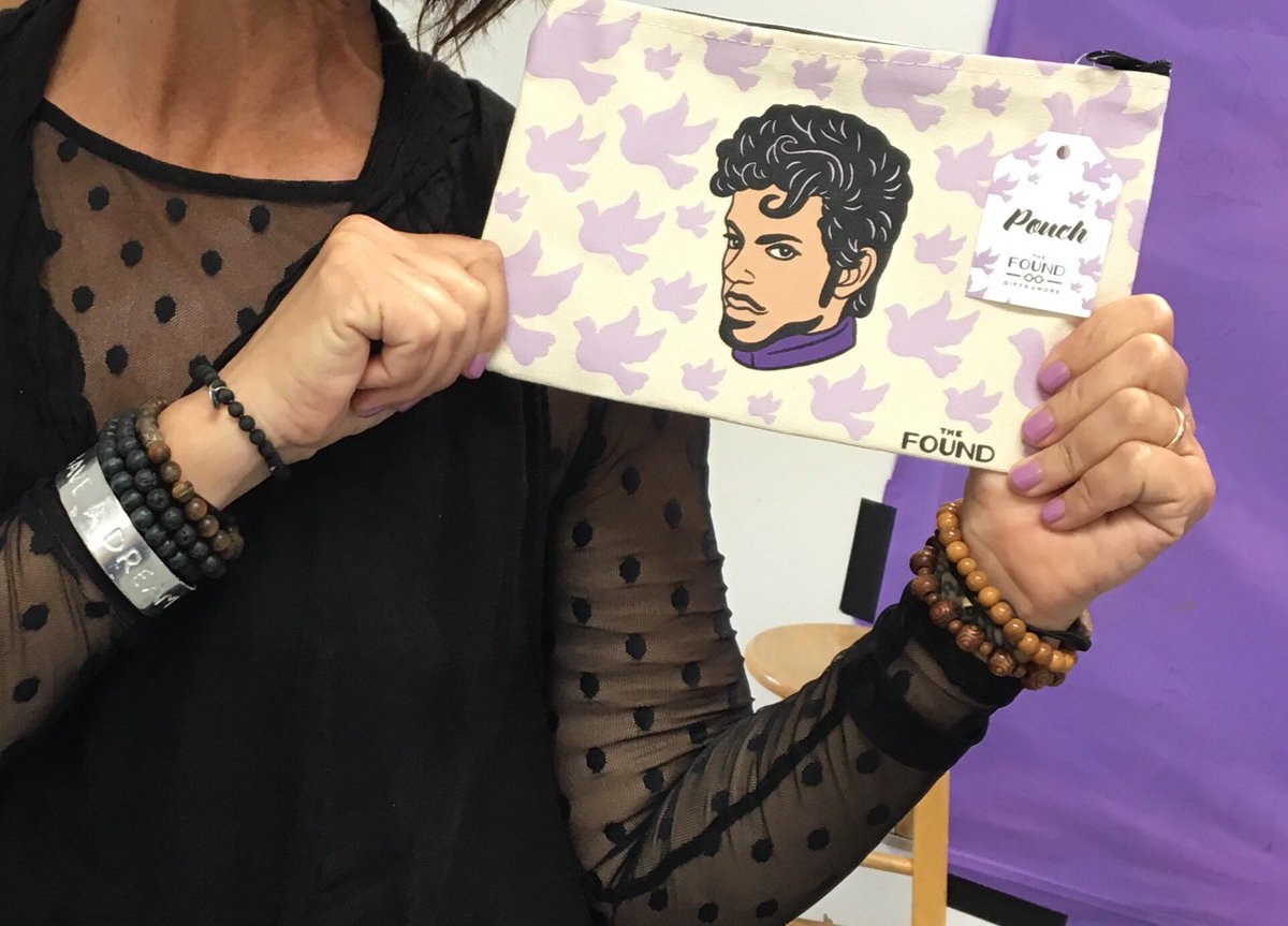 marilynhssod's tweet photo. Best. Gift. Ever.💜@PrinceNewsRIP https://t.co/sHtqSYO4uW