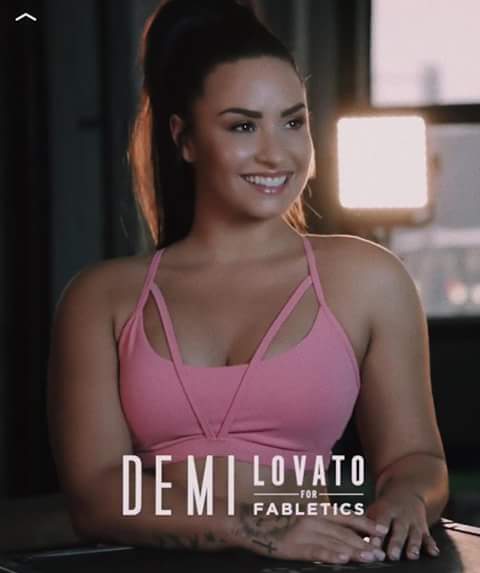 DLOVATOSQUAD's tweet photo. Me encanta la nueva colección para #Fabletics
@ddlovato
#FallInLineVideo https://t.co/0sPu54UNSL