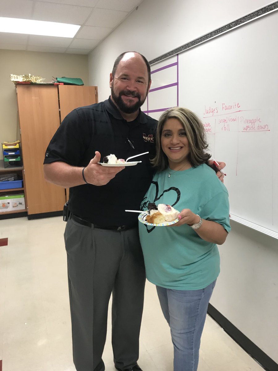 jtuckers_class's tweet photo. 2nd annual dessert competition - We were all winners because we got to eat all of that delicious cake! Thanks to our judges! To see all the pictures visit us on Facebook https://t.co/BpPfceTLN1 https://t.co/Ox1S3XaQs7