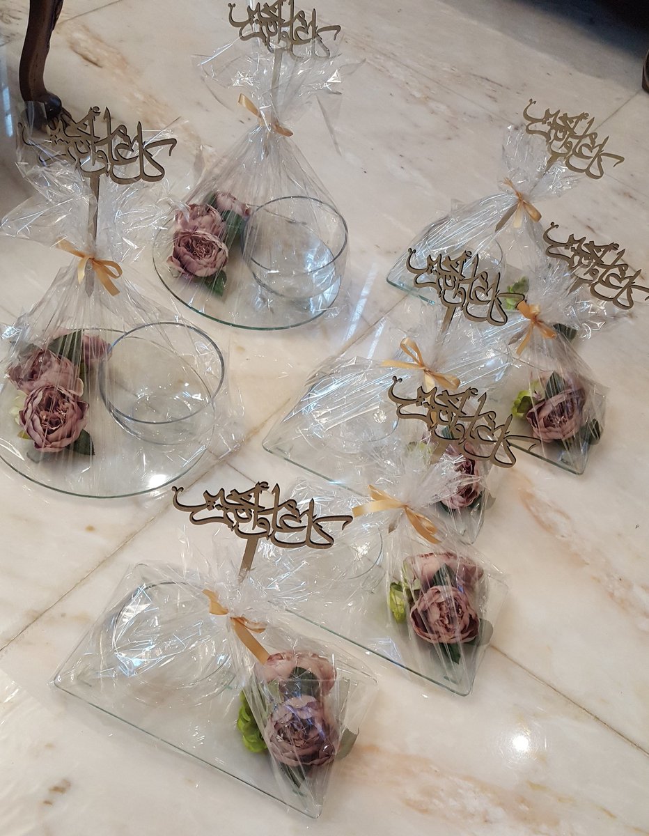 #اسمك_في_تويتر_حقيقي_او_مستعار
هذا اسمنا هنا وفي الانستقرام

وعندنا الحين هدية عيد لطيفة جدا وسعرها بطل..
قالب للتعبئة مزين بالورد ومغلف بتغريسة كل عام وأنتم بخير
ب٨٠ ريال
ب١٠٠ ريال