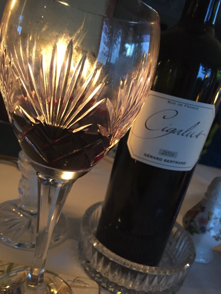 eliz_foley's tweet photo. Thank you Colin @obriensbeacon for this special birthday recommendation!! π· well received on a Thursday evening!! @OBriensWine @GerardBertrandO #fullbodiedred #biodynamic https://t.co/edh0LwOMBW