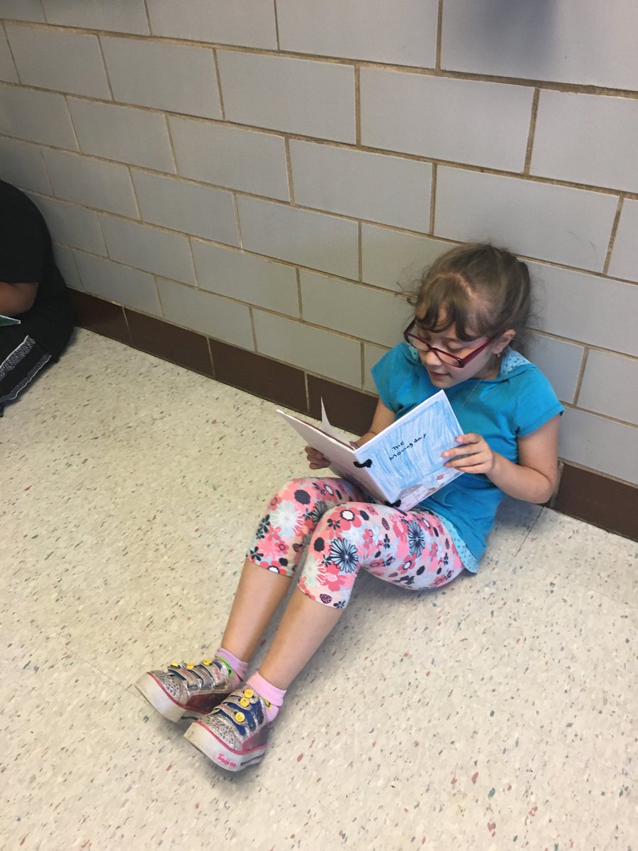 mrstalleyd5's tweet photo. Reading student author books. #chcartonera18 https://t.co/bHppn2yCty