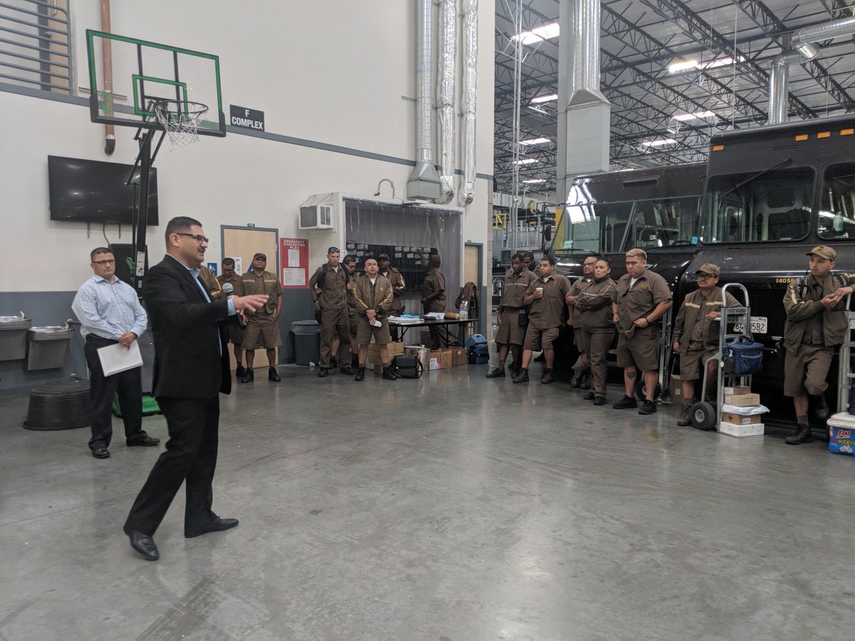 Special guest Louis Tovalin speaks to West L.A. service providers during this morning's PCM about Network Optimization. #ProudUPSers #TogetherWeAreUPS