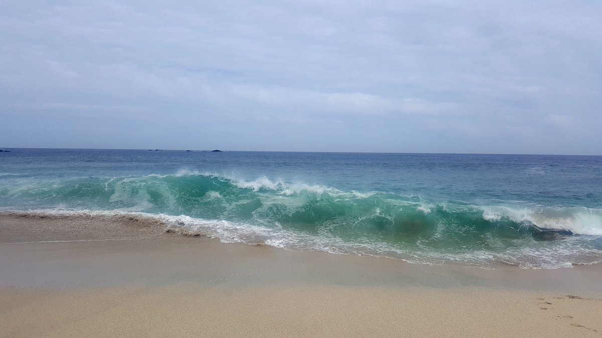 Nelehek's tweet photo. With the lovely weather lately the sea has been some amazing colours! #sea #colours #beaches #summer #westcornwall #Cornwall https://t.co/VzZIgwHM39