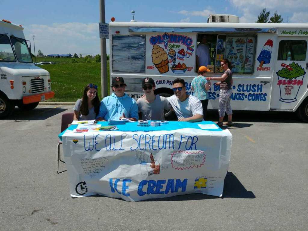 WCI_YRDSB's tweet photo. Make sure you check out all the stations, lots going on! @Shieldinit #foodtrucks #bouncyhouse #relay4lifeWCI https://t.co/6b4jDekugB