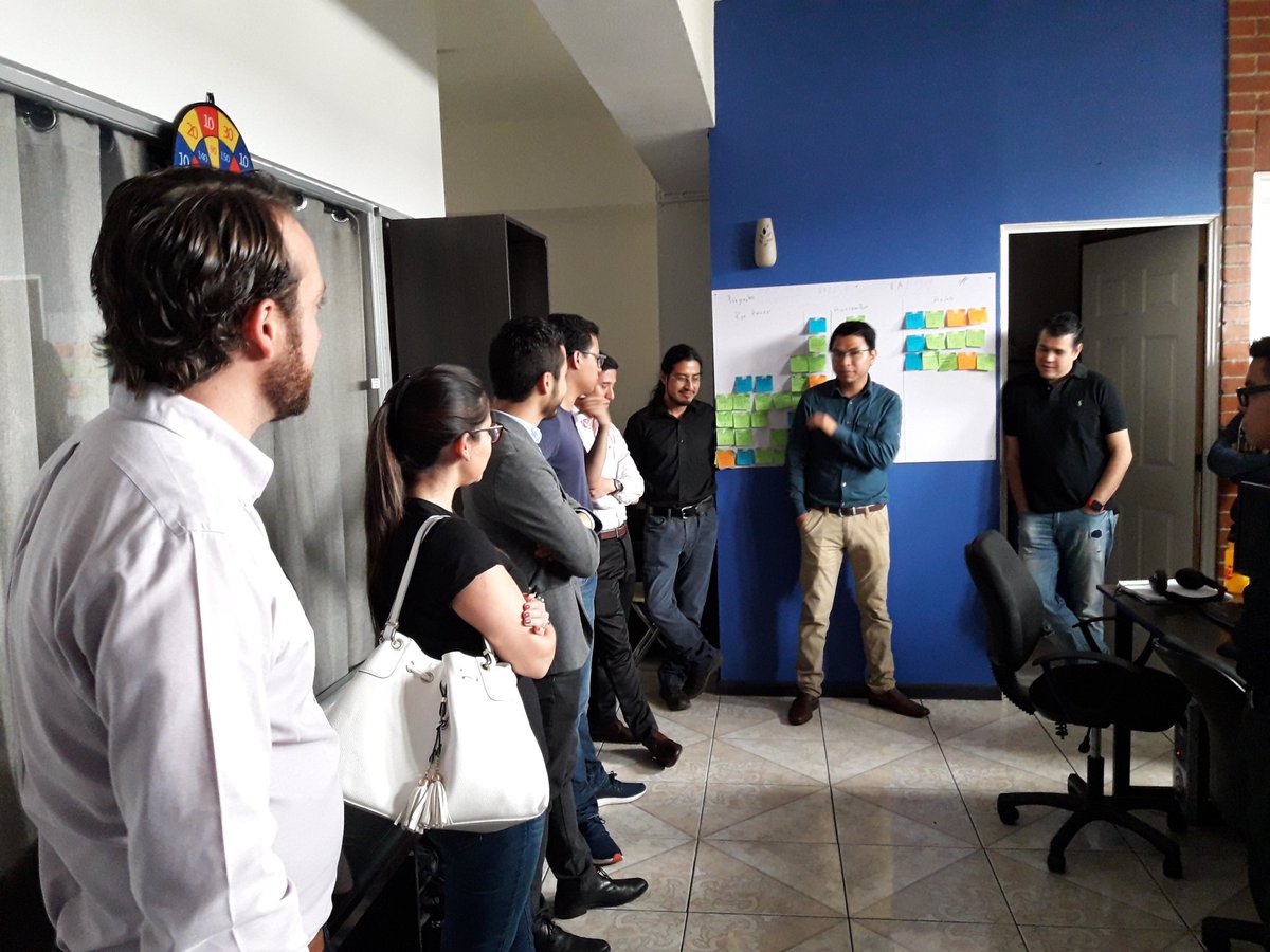CACIFGuatemala's tweet photo. En el marco del evento  #GenerandoFuturo que hoy se realiza en Quetzaltenango, integrantes de Cacif Joven visitan empresa de software de exportación @denjohx Ciancoders. https://t.co/vo9GGC1uIU