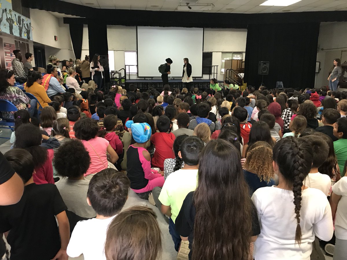 El Camino High School students preforming for Reynolds K-2 <a href="/Reynolds_Oside/">Reynolds Elementary</a>