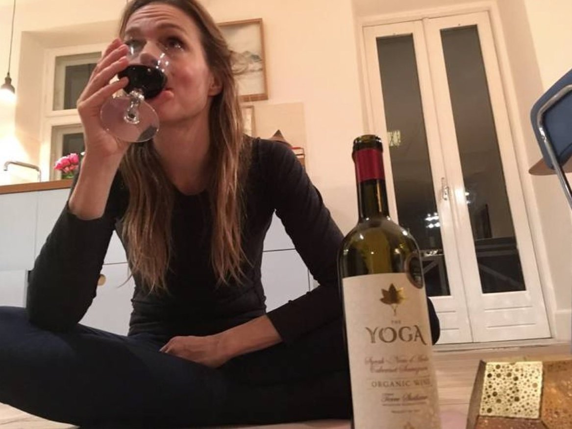 drunktwi's tweet photo. Йога очень помогает от стрессов https://t.co/9Tj2G3fWJq