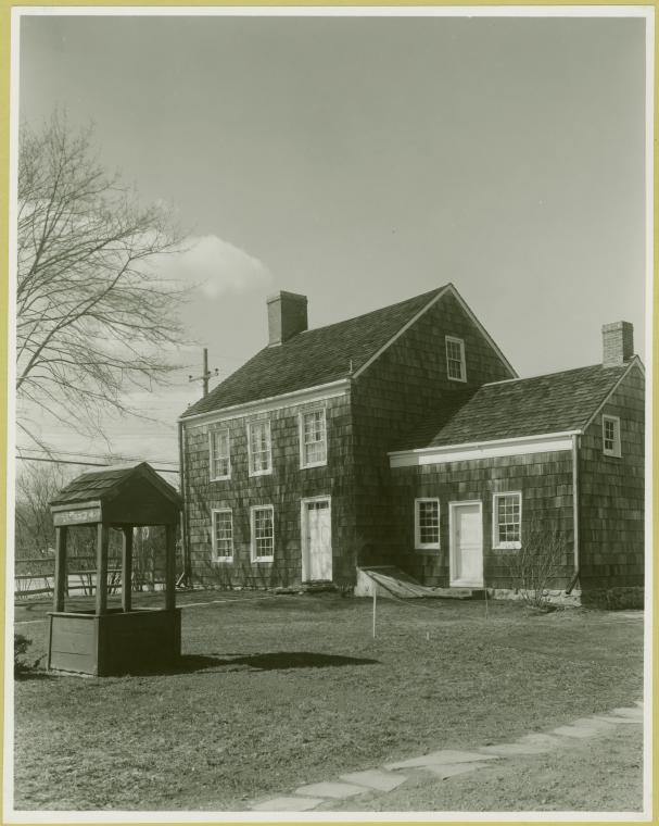 NYPLHistory's tweet photo. Born in this house in Huntington, Long Island son, and eminence grise, #WaltWhitman would be 199 today. See more from our friends @MuseumofCityNY @NYHistory @brooklynhistory in #HistoryHighFive π€π€!
-
@NYPL_Archives has his papers; Pic: @NYPLHistory, 1636040 #OTD https://t.co/KxychtTH9q