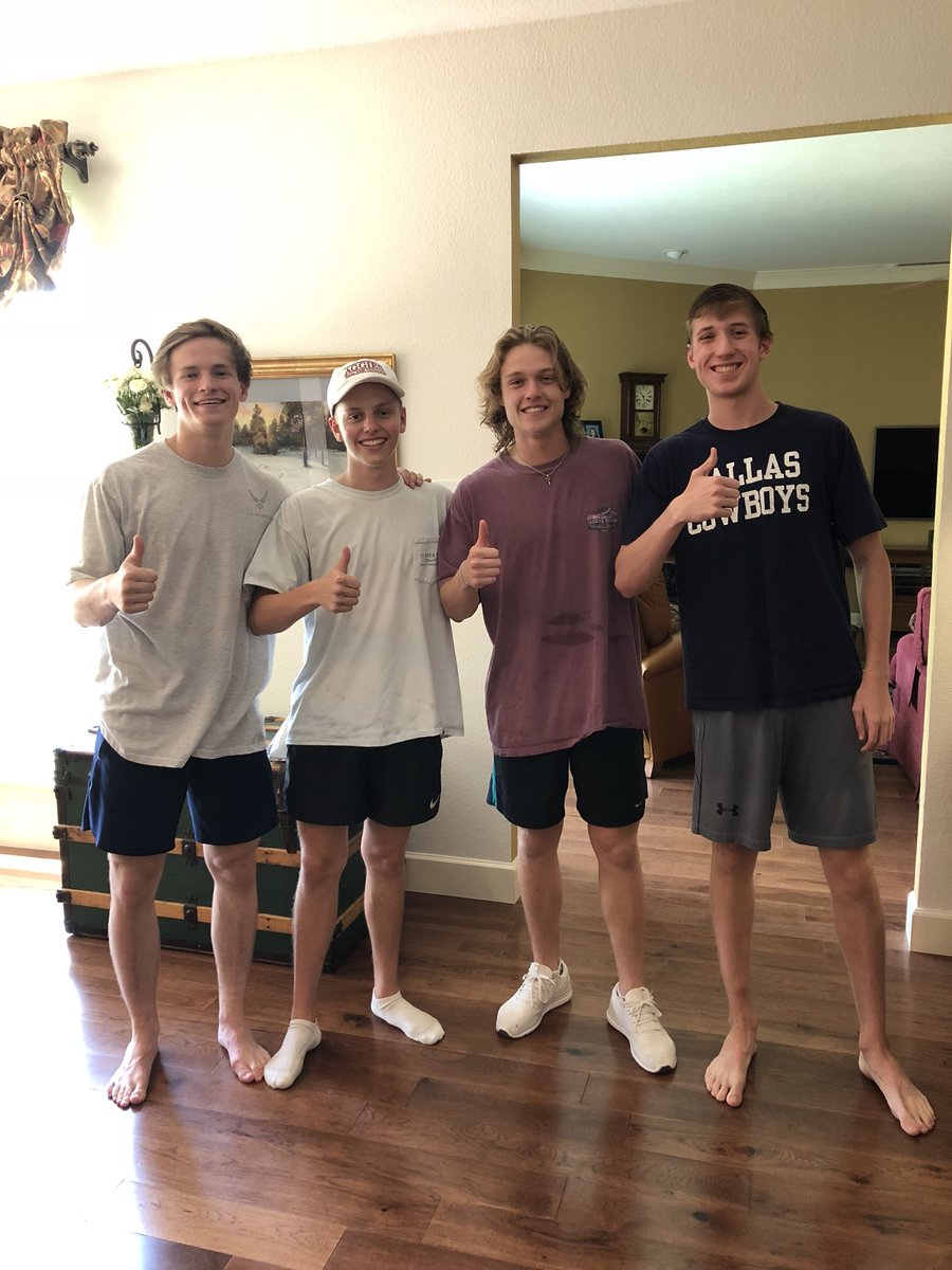 DrewChristian15's tweet photo. Future roommates at Texas A&amp;M #GigEm https://t.co/NWHavpp1AU