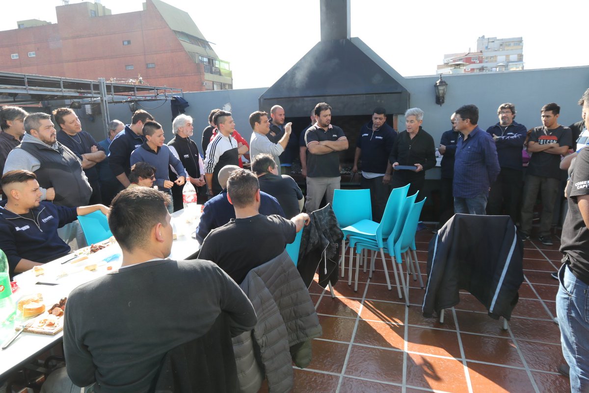 Hoy compartimos un almuerzo con los compañeros de #Rodamet donde la empresa festejó sus #50Años. 
Hicimos entrega de una plaqueta para colgar en la empresa y charlamos con los compañeros todo lo bueno que se viene en el gremio.
#ElEquipodeRamonMuerza 
#UnidosPodemos