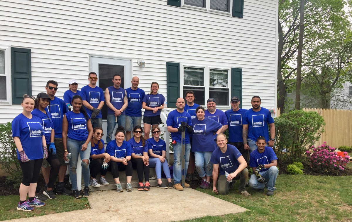 AvalonBay's tweet photo. The #LongIsland team partnered up with @BrightView &amp; @Lowes to refresh the landscaping at New Ground's first two-family home, which will provide housing to homeless veteran families. More about New Ground’s housing program: https://t.co/Y3ptfwQ4Sq #AVBBSC #AVBSpiritofCaring https://t.co/DHyqf9NFsA