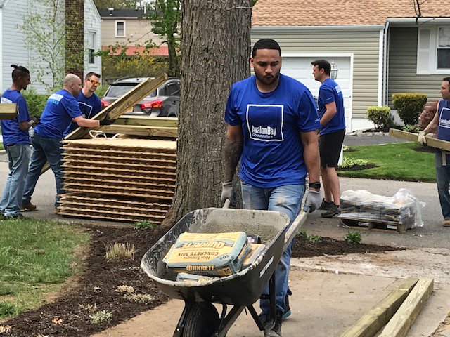 AvalonBay's tweet photo. The #LongIsland team partnered up with @BrightView &amp; @Lowes to refresh the landscaping at New Ground's first two-family home, which will provide housing to homeless veteran families. More about New Ground’s housing program: https://t.co/Y3ptfwQ4Sq #AVBBSC #AVBSpiritofCaring https://t.co/DHyqf9NFsA