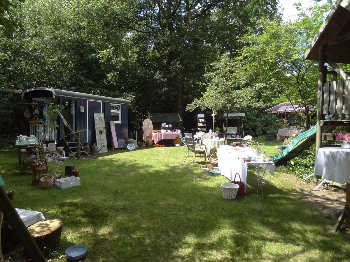 Zaterdag 26 mei is er weer een gezellige brocante verkoop in de theetuin!