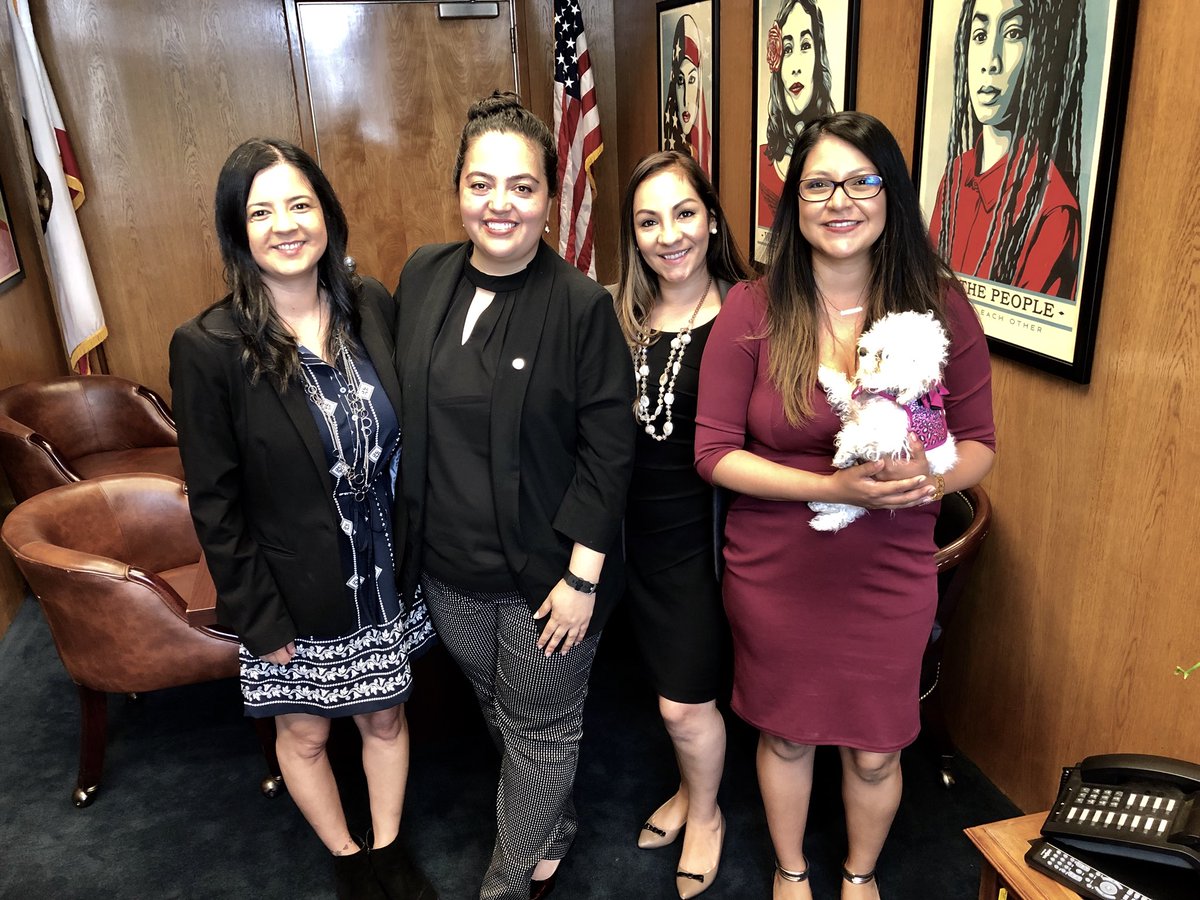FinAidEquality's tweet photo. Thank you @AsmCarrillo for meeting with some of the 2018 @HOPELatinas to discuss #FinancialAidEquality for Dreamers! We hope you will support #AB1858 and #AB1895. Proud to be amongst HLI mujeres https://t.co/cP7lSEK88M