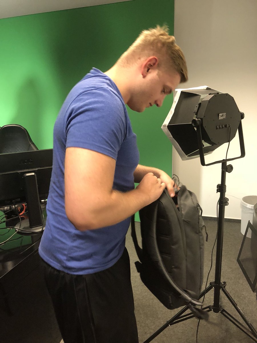Chefstrobel's tweet photo. Was ein geiler Stream, Danke alle die dabei waren #8hp #Hamsterbacken
Und Glückwunsch an @Trymacs_YT für kranke 700k auf YouTube, einfach nur verdient. Bin dann in 10 Jahren auch soweit 😂❤️ #derboyderG https://t.co/VJY7GSmSm8
