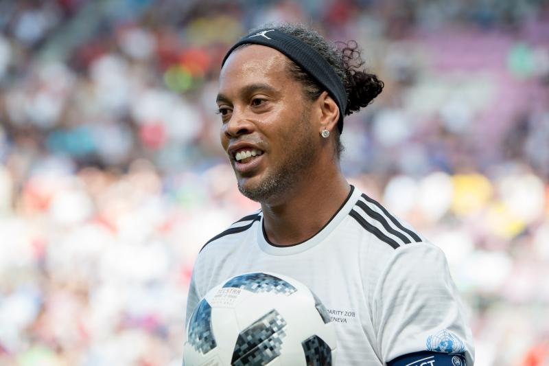 BleacherReport's tweet photo. Brazilian soccer legend Ronaldinho has two fiancees and will reportedly marry both this summer 👀 https://t.co/EZrusYd0xw https://t.co/GN0EJswGub