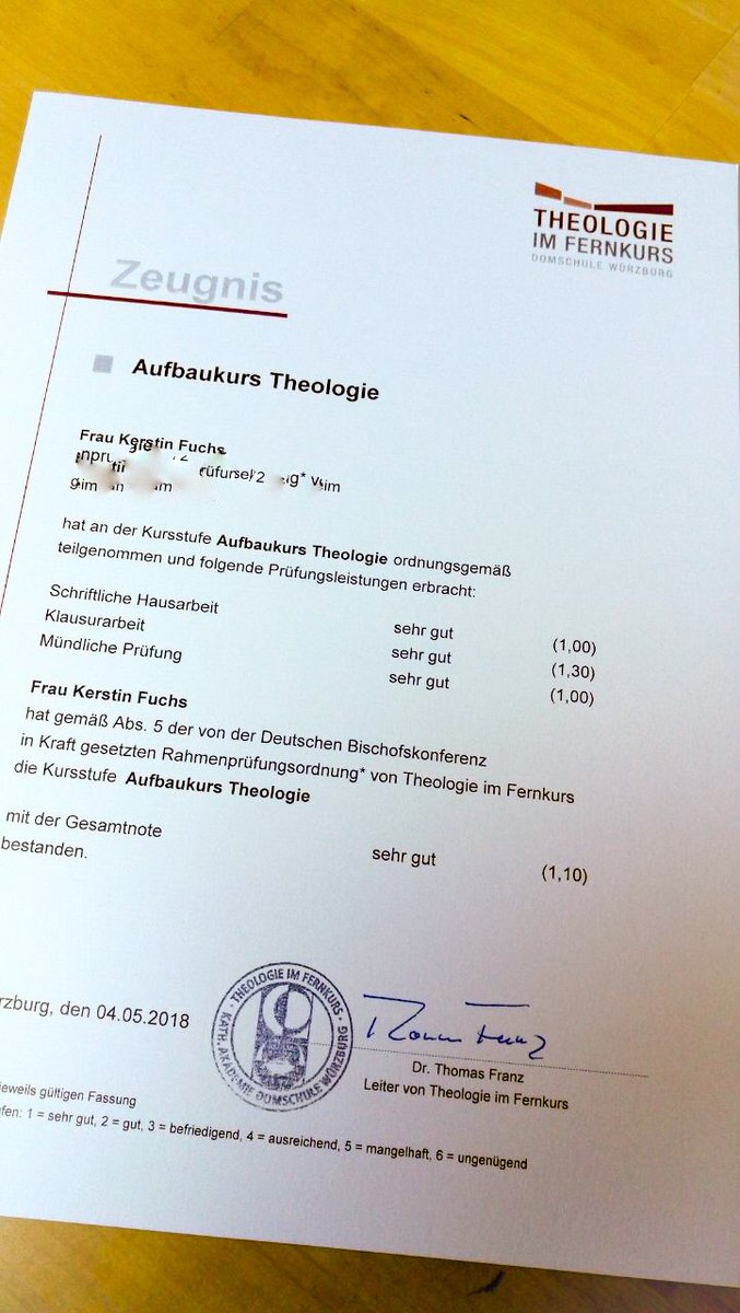 buecherfuchs's tweet photo. Drei spannende Jahre sind zu Ende...Danke @TheologieimFernkurs, für die vielen interessanten Impulse, die guten Gespräche und die netten Menschen, die ich kennenlernen durfte! https://t.co/66aFaK2YMm
