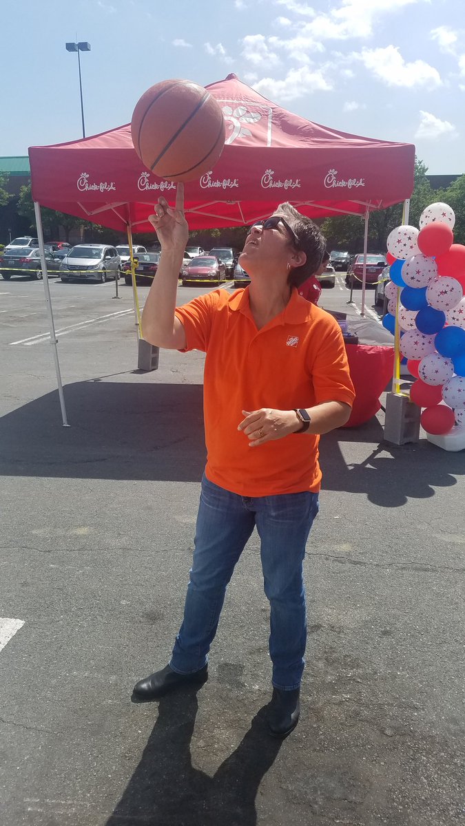 The Dorf doing a Kids Workshop during a Military Appreciation Day Event hosted by Chick Fil-A and a few other Charles County Local Vendors. @laguirre2 <a href="/2563Prods/">Tonya</a> <a href="/cfenwick94/">butterflies&rainbows</a> <a href="/LizaSnchz/">Liza Sanchez</a> <a href="/Dereik_Advice33/">Dereik Edwards</a> <a href="/Ianstew94187898/">Ian stewart</a> <a href="/paulclymer/">Paul Wagner</a> who knew Laura had such a skill😁