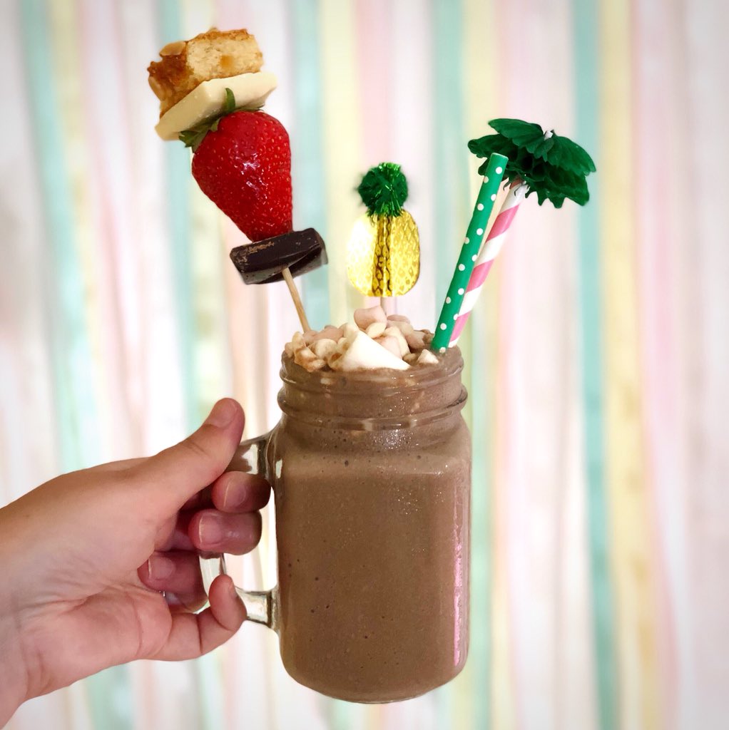 sarahfw40's tweet photo. Really fun evening at @sainsburys HQ making some #DeliciouslyFreeFrom #Vegan #FreeShake’s! 💚🍦😋🍓🍫 Thanks for having me!
#veganbloggers #dairyfree #plantbased https://t.co/ptesYjPFbY