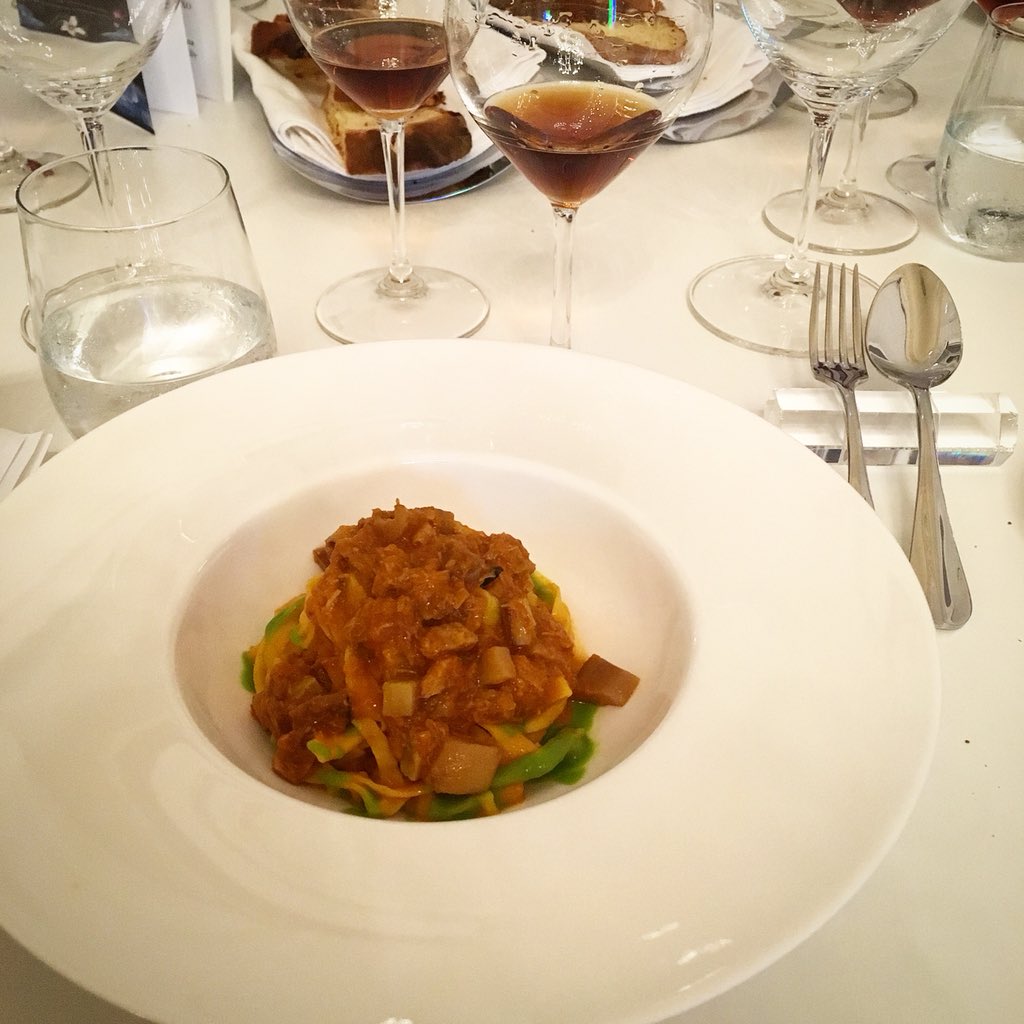 SaporideiSassi's tweet photo. Tagliolini al Ragù d’Agnello, Crema piselli e Cardoncelli abbinato a #ZACAPA EDICION NEGRA 🥃 https://t.co/vu2rzyti16
