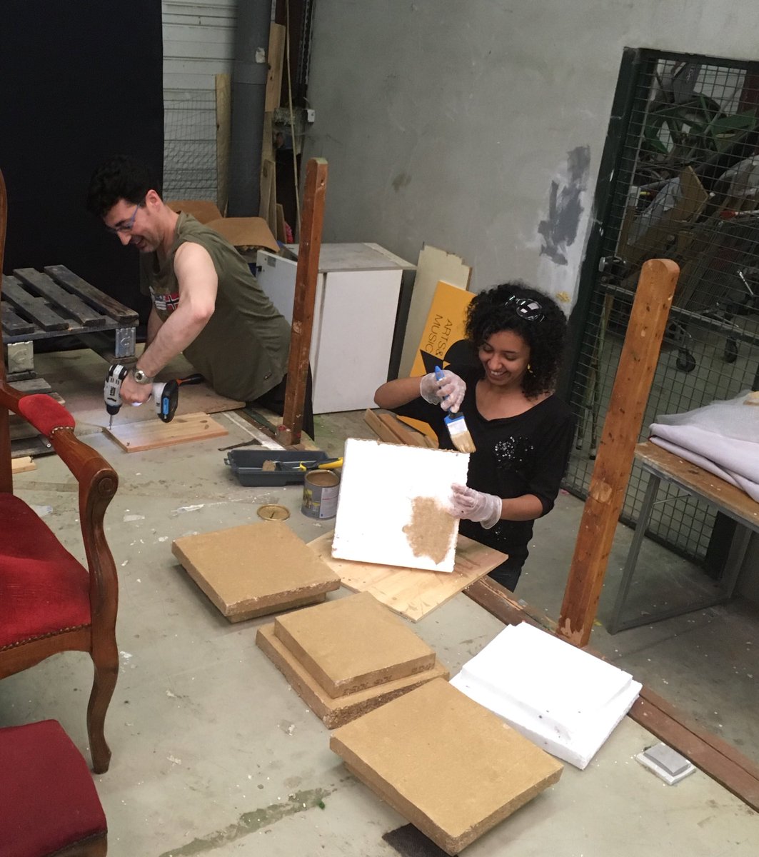 CieArtsetMusic's tweet photo. Quand on s’improvise #bricoleurs pour le #carnaval d’ #Argenteuil 
#bricolage #char #carnaval #argenteuil #peinture #decoration #operapourtous #juin2018 #carnavaldargenteuil #construction #manuel https://t.co/7x8rEP3rco