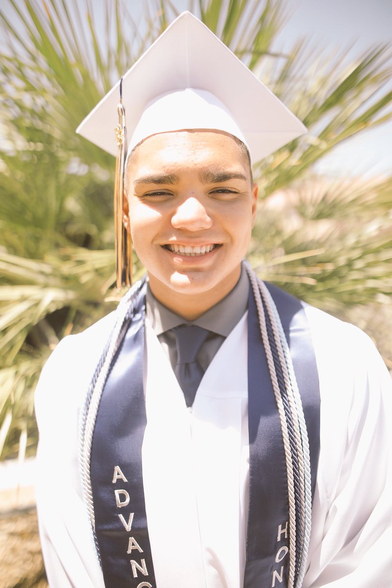 DonnellSablan's tweet photo. Trevor’s grad day 2018 #tjguam #sablantribe @tjguam55 🎓👏🏾🎓👏🏾 https://t.co/6T1OP0KzyD