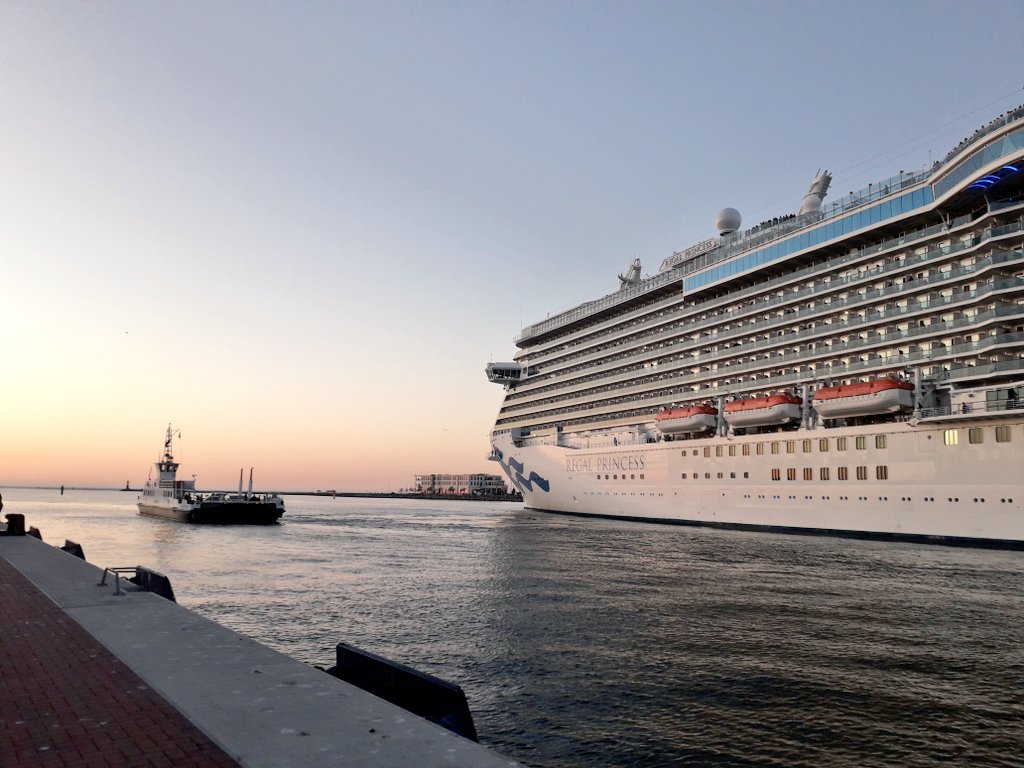 anje_ha's tweet photo. @PrincessCruises | Goodbye #RegalPrincess ! See u next time in Warnemunde 🇩🇪 https://t.co/CnaSKoIbup