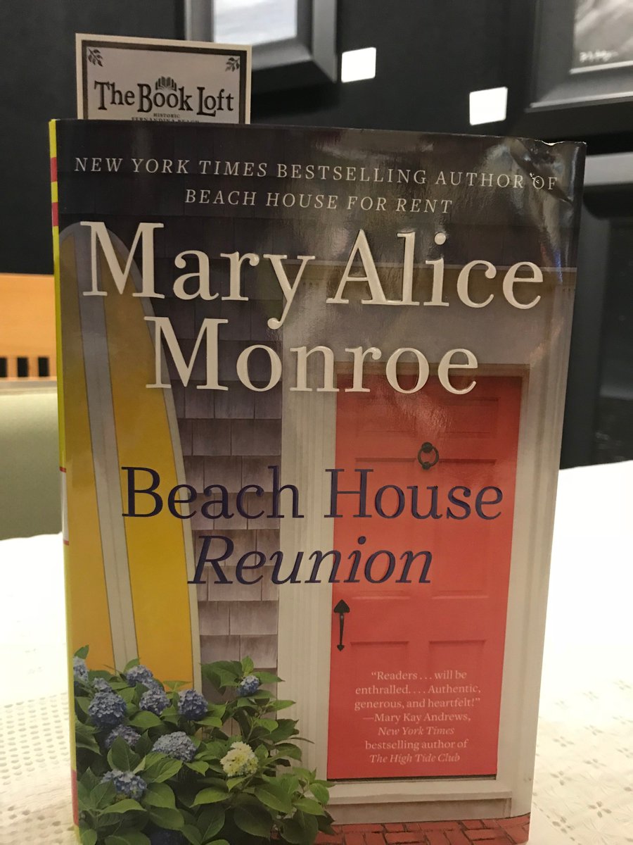 AmeliaBookFest's tweet photo. When a Southern novel meets environmental savvy...celebrated author and "turtle lady" Mary Alice Monroe was the featured guest at a benefit for the Authors in Schools Program #beachhousereunion #turnoutthelights https://t.co/St6dUF2jJl