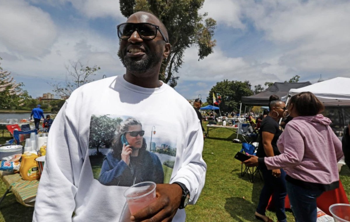 Hey Oakland, we see you. We ❤️you. Because #foodjustice is about community, the right to land, the right to public space, and the right to feel safe. #changingthestory #BBQWhileBlack bayareane.ws/2KNHMxB via <a href="/EastBayTimes/">East Bay Times</a>