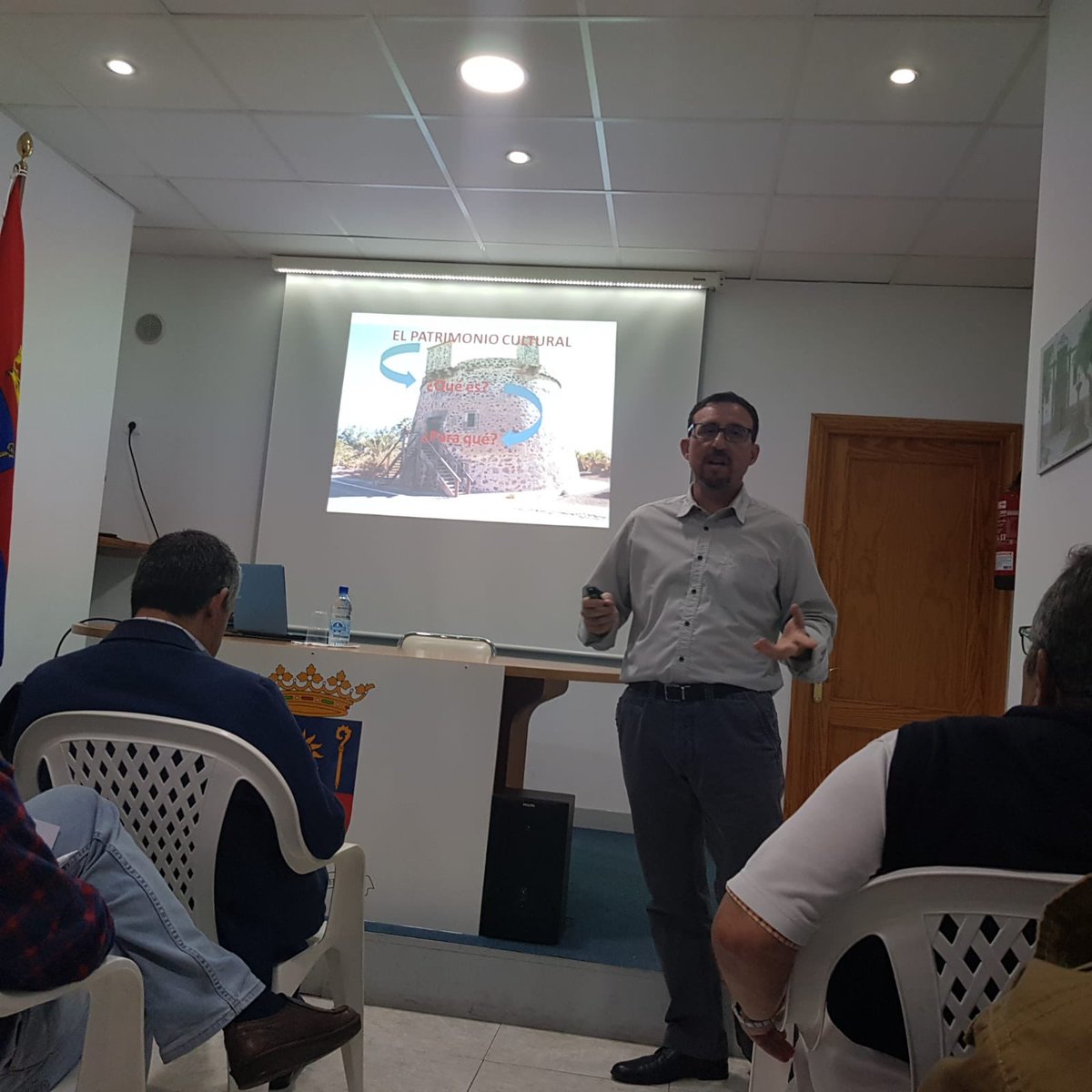 En medio de la charla sobre #patrimoniocultural de la mano <a href="/AbelGalRod/">Abel Galindo R.</a> ... hay mucho que hacer en #Telde en este ámbito