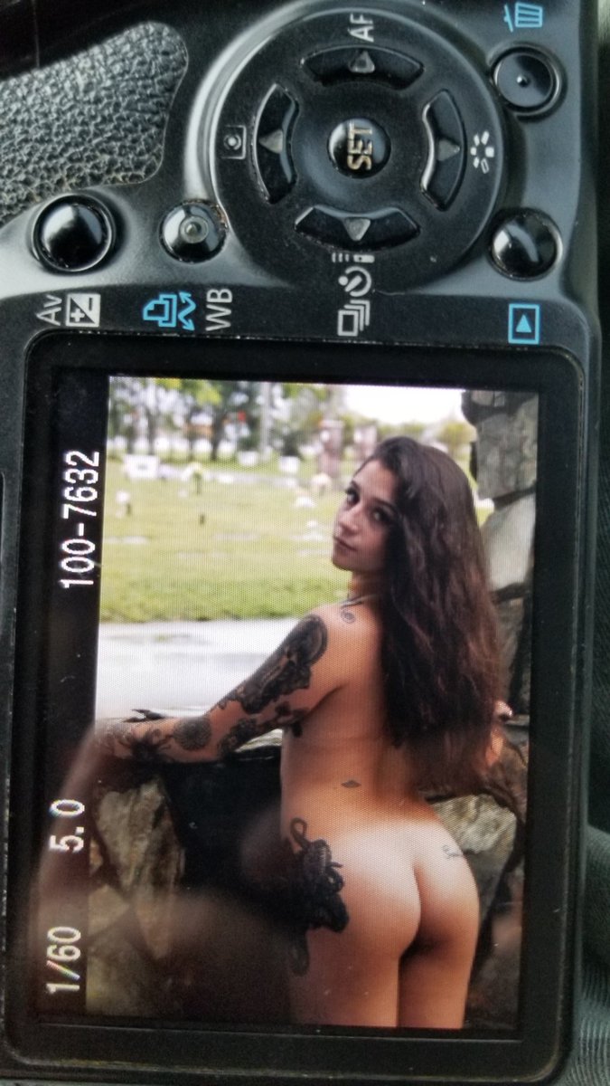 RebelleVisions's tweet photo. #tushythursday shooting nekkid ladies in a cemetery
#tt #nudemodel #artnudes #photography #backofthecam #bts #BehindTheScenes https://t.co/qlgEhjuyxb